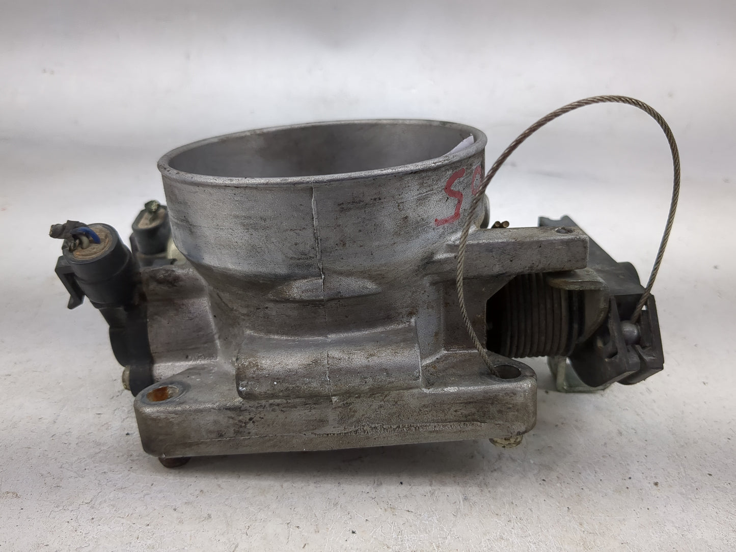 2000-2005 Cadillac Deville Throttle Body Fits Fits 2000 2001 2002 2003 2004 2005 OEM Used Auto Parts - Oemusedautoparts1.com