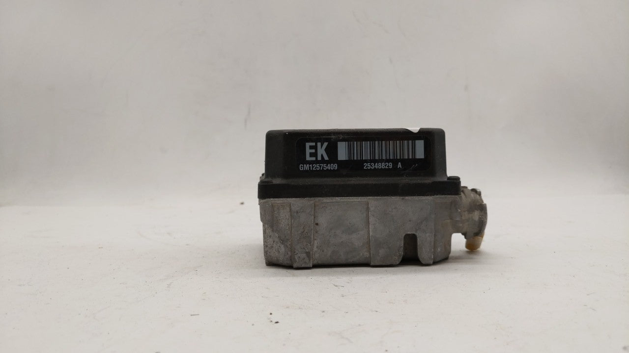 2002-2003 Cadillac Deville Chassis Control Module Ccm Bcm Body Control - Oemusedautoparts1.com