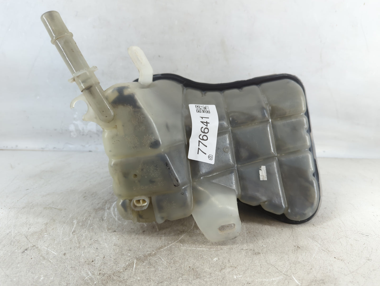 2000 Cadillac Deville Radiator Coolant Overflow Expansion Tank Bottle - Oemusedautoparts1.com