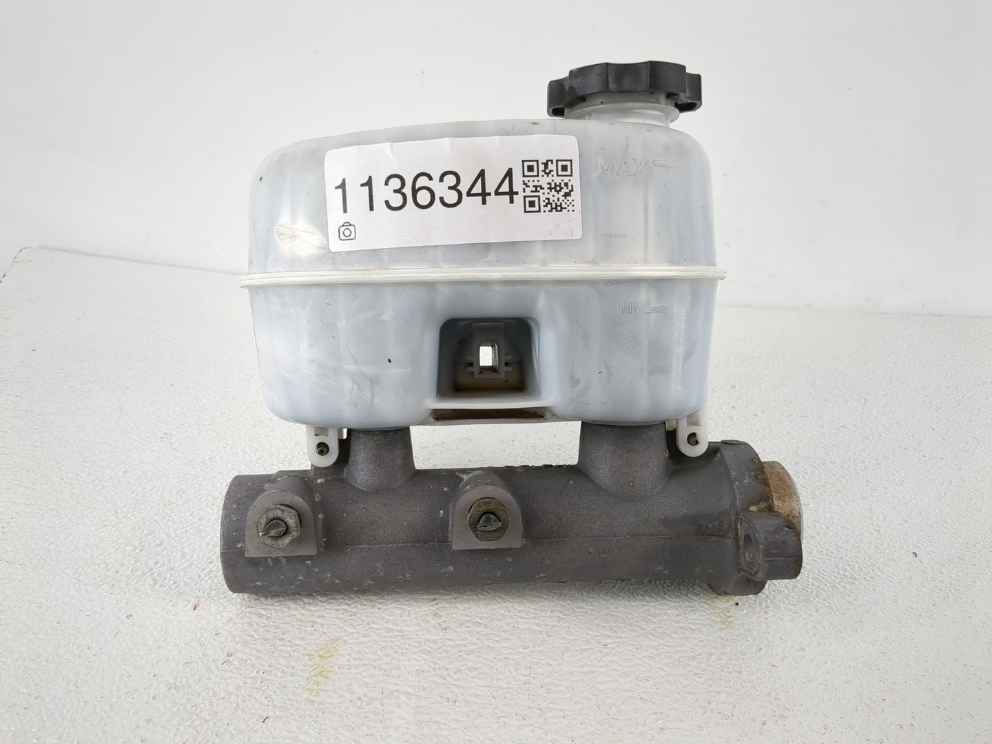 2003-2006 Cadillac Escalade Brake Master Cylinder - Oemusedautoparts1.com
