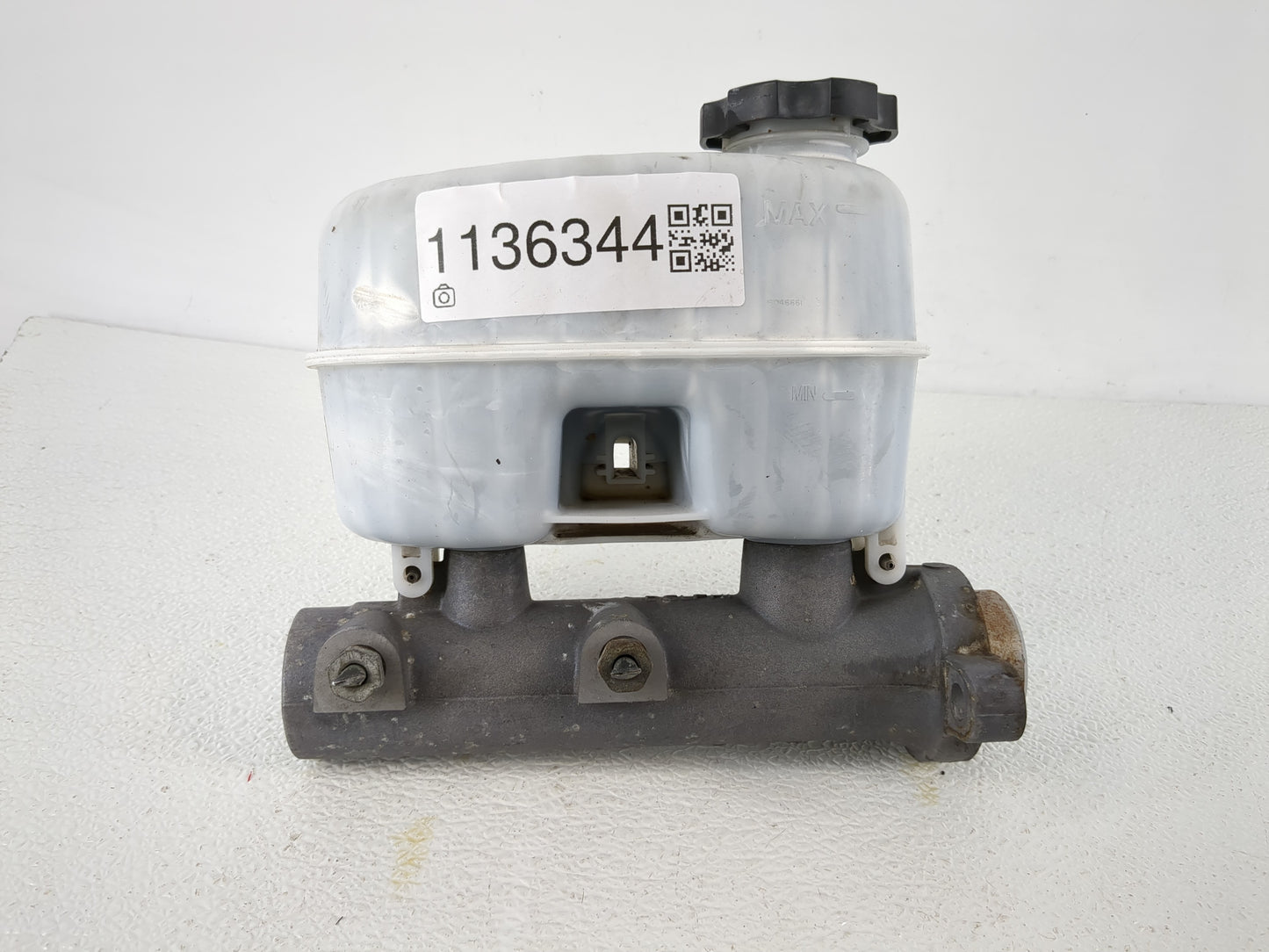 2003-2006 Cadillac Escalade Brake Master Cylinder - Oemusedautoparts1.com