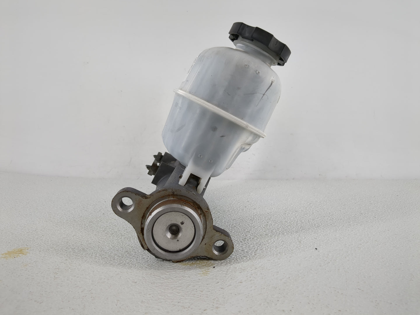 2003-2006 Cadillac Escalade Brake Master Cylinder - Oemusedautoparts1.com
