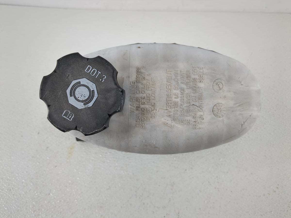 2003-2006 Cadillac Escalade Brake Master Cylinder - Oemusedautoparts1.com