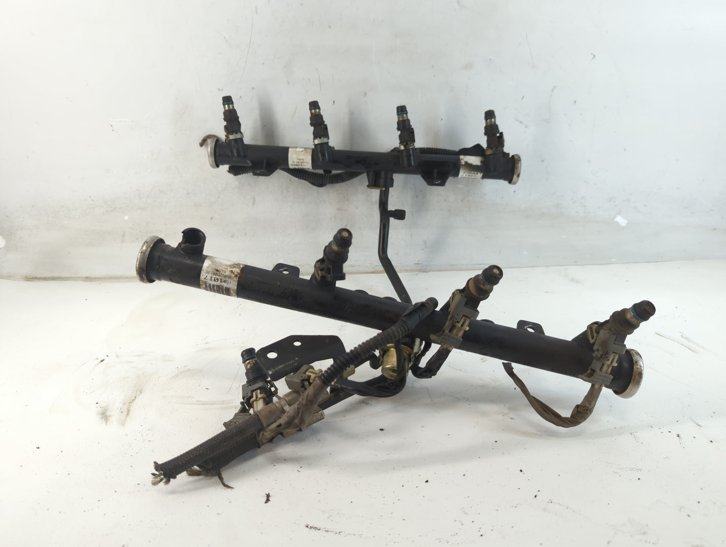 2003 Cadillac Escalade Fuel Injectors P/N:17201017 Fits OEM Used Auto Parts - Oemusedautoparts1.com