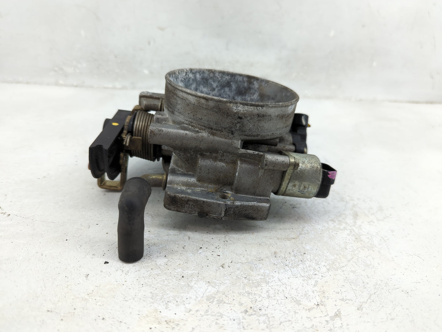 2000-2004 Cadillac Seville Throttle Body Fits Fits 2000 2001 2002 2003 2004 2005 OEM Used Auto Parts - Oemusedautoparts1.com
