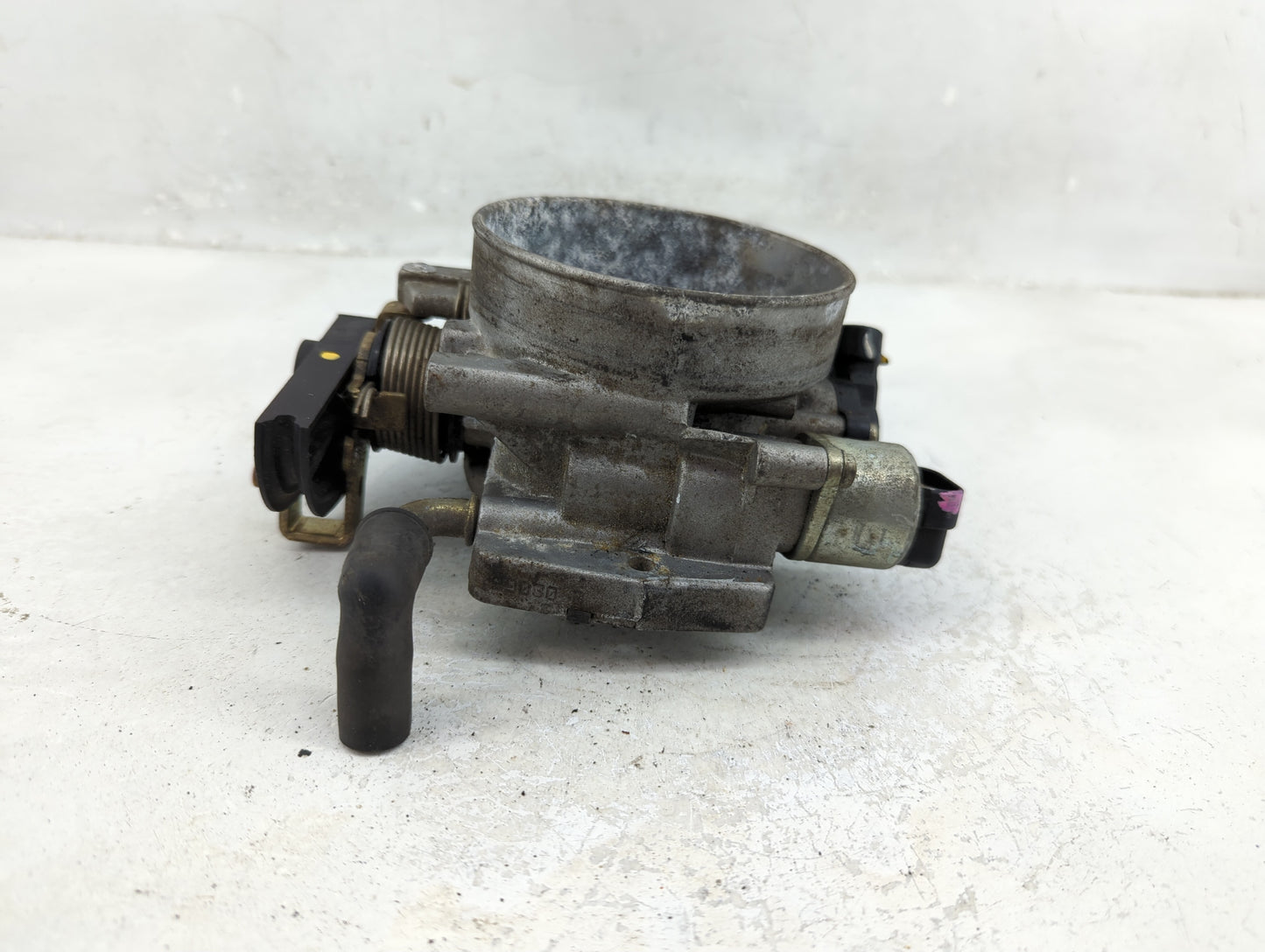 2000-2004 Cadillac Seville Throttle Body Fits Fits 2000 2001 2002 2003 2004 2005 OEM Used Auto Parts - Oemusedautoparts1.com