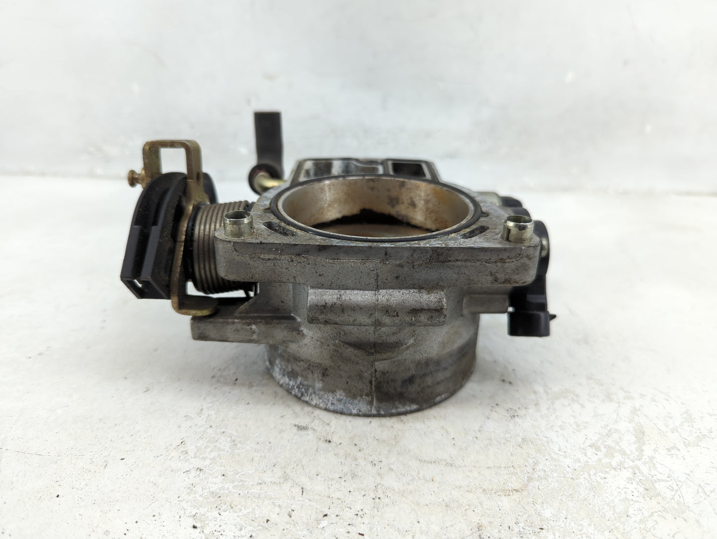 2000-2004 Cadillac Seville Throttle Body Fits Fits 2000 2001 2002 2003 2004 2005 OEM Used Auto Parts - Oemusedautoparts1.com