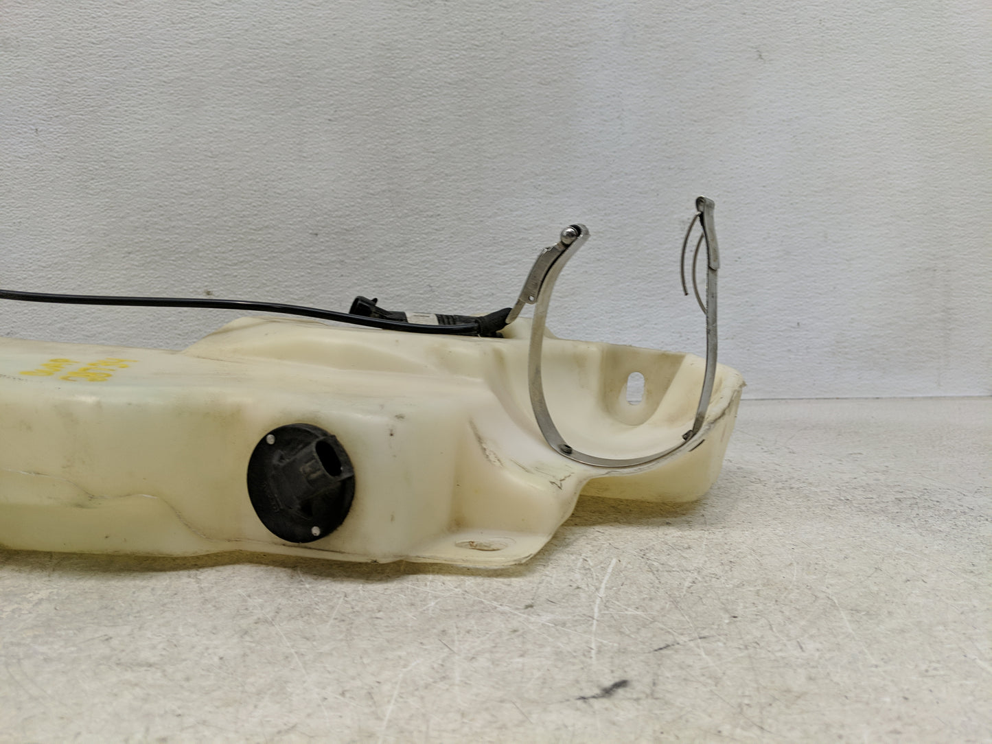 1998-2004 Cadillac Seville Windshield Washer Fluid Reservoir Bottle Oem - Oemusedautoparts1.com