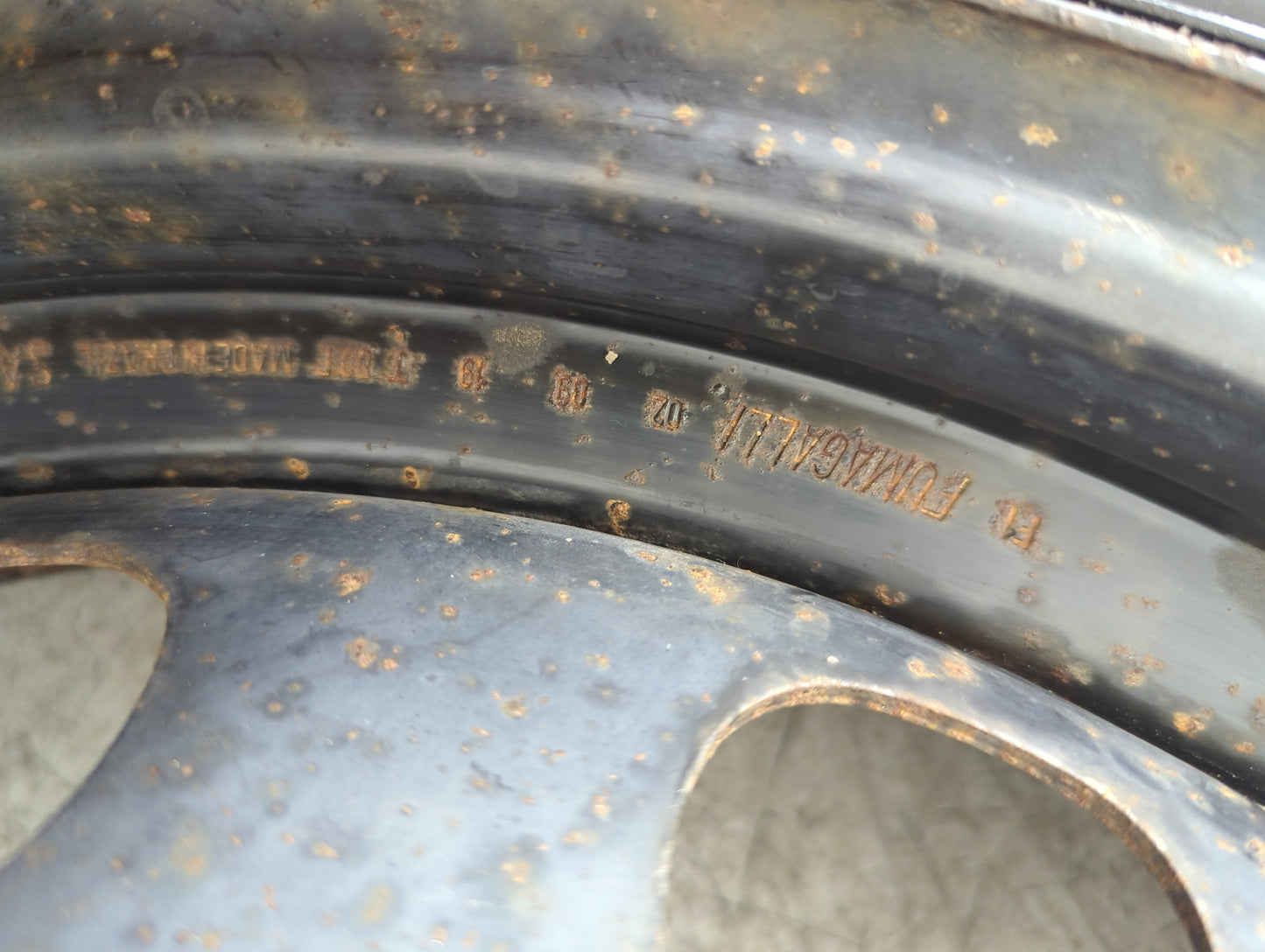 2003-2005 Chevrolet Astro Spare Donut Tire Wheel Rim Oem - Oemusedautoparts1.com