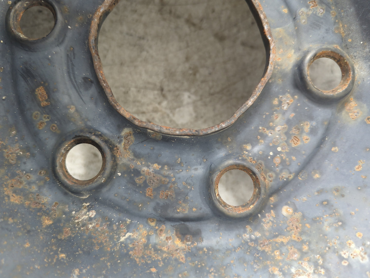 2003-2005 Chevrolet Astro Spare Donut Tire Wheel Rim Oem - Oemusedautoparts1.com