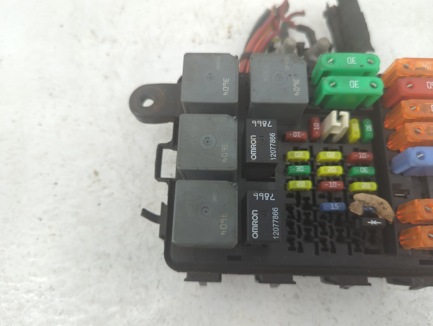 2000-2005 Chevrolet Astro Fusebox Fuse Box Panel Relay Module P/N:12162365-D Fits Fits 2000 2001 2002 2003 2004 2005 OEM Use