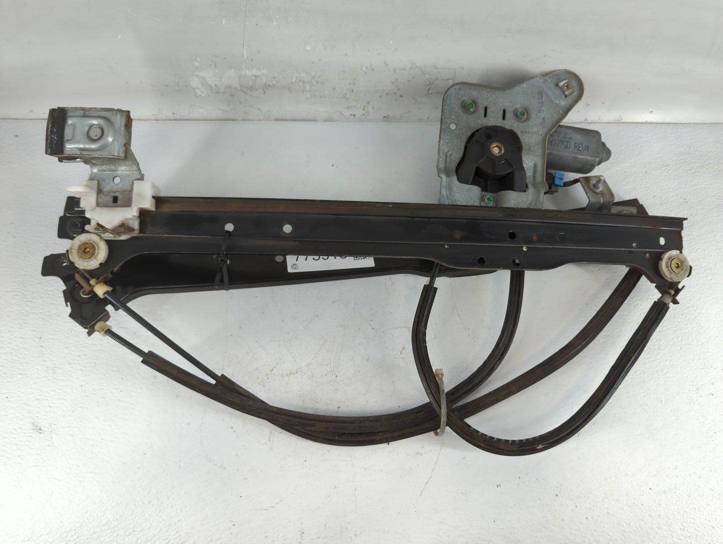 Chevrolet Avalanche Passenger Front Right Power Window Motor - Oemusedautoparts1.com