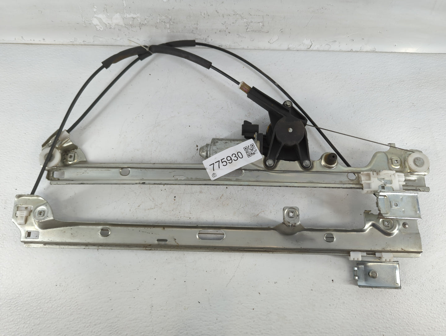 Chevrolet Avalanche Driver Left Rear Window Regulator - Oemusedautoparts1.com