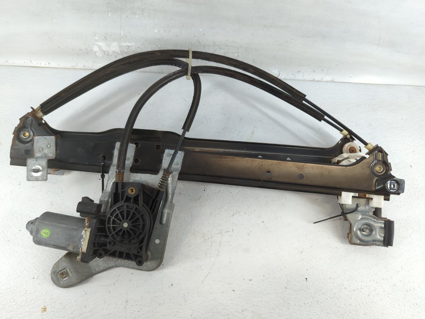 Chevrolet Avalanche Passenger Front Right Power Window Motor - Oemusedautoparts1.com