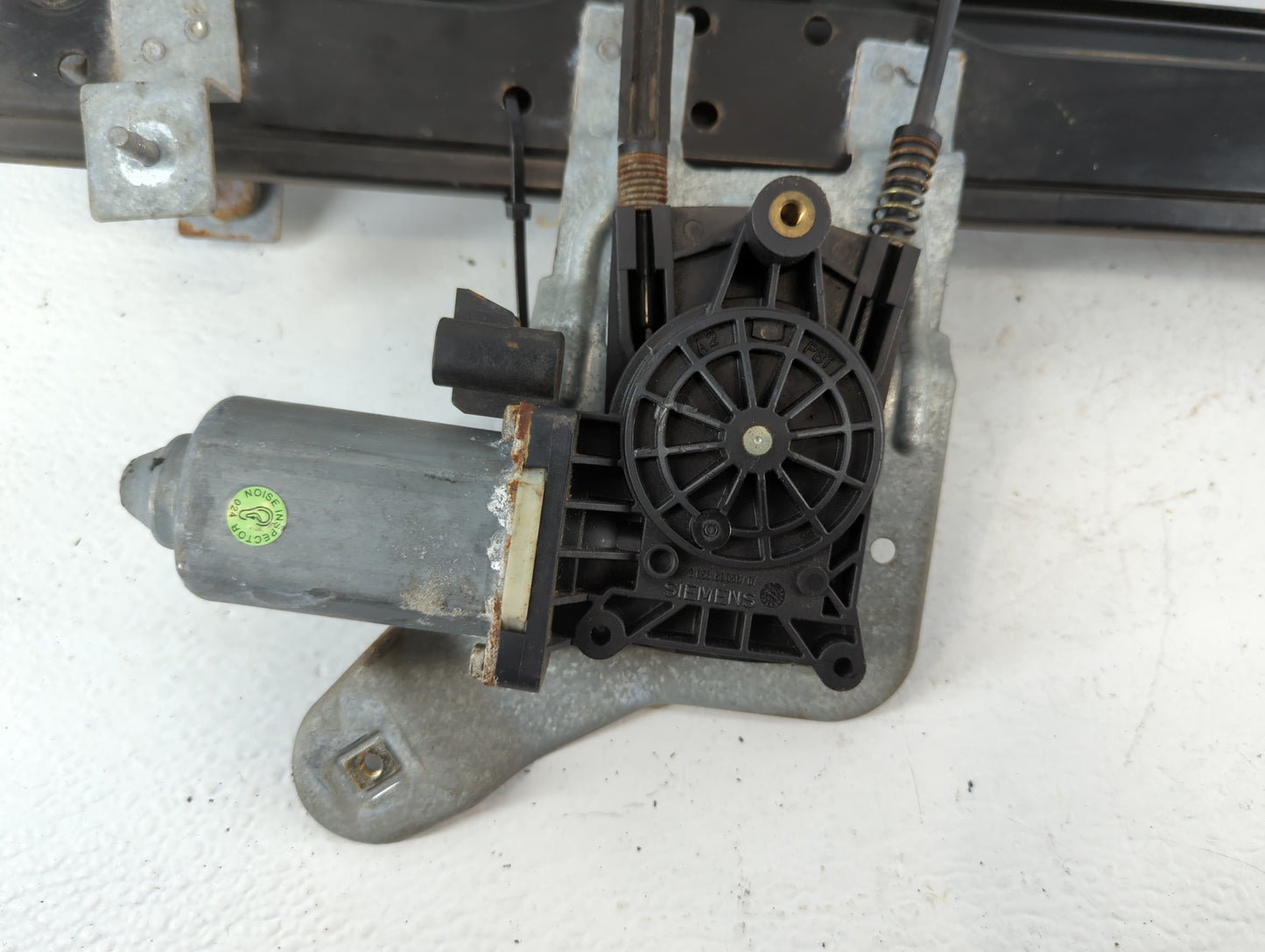 Chevrolet Avalanche Passenger Front Right Power Window Motor - Oemusedautoparts1.com