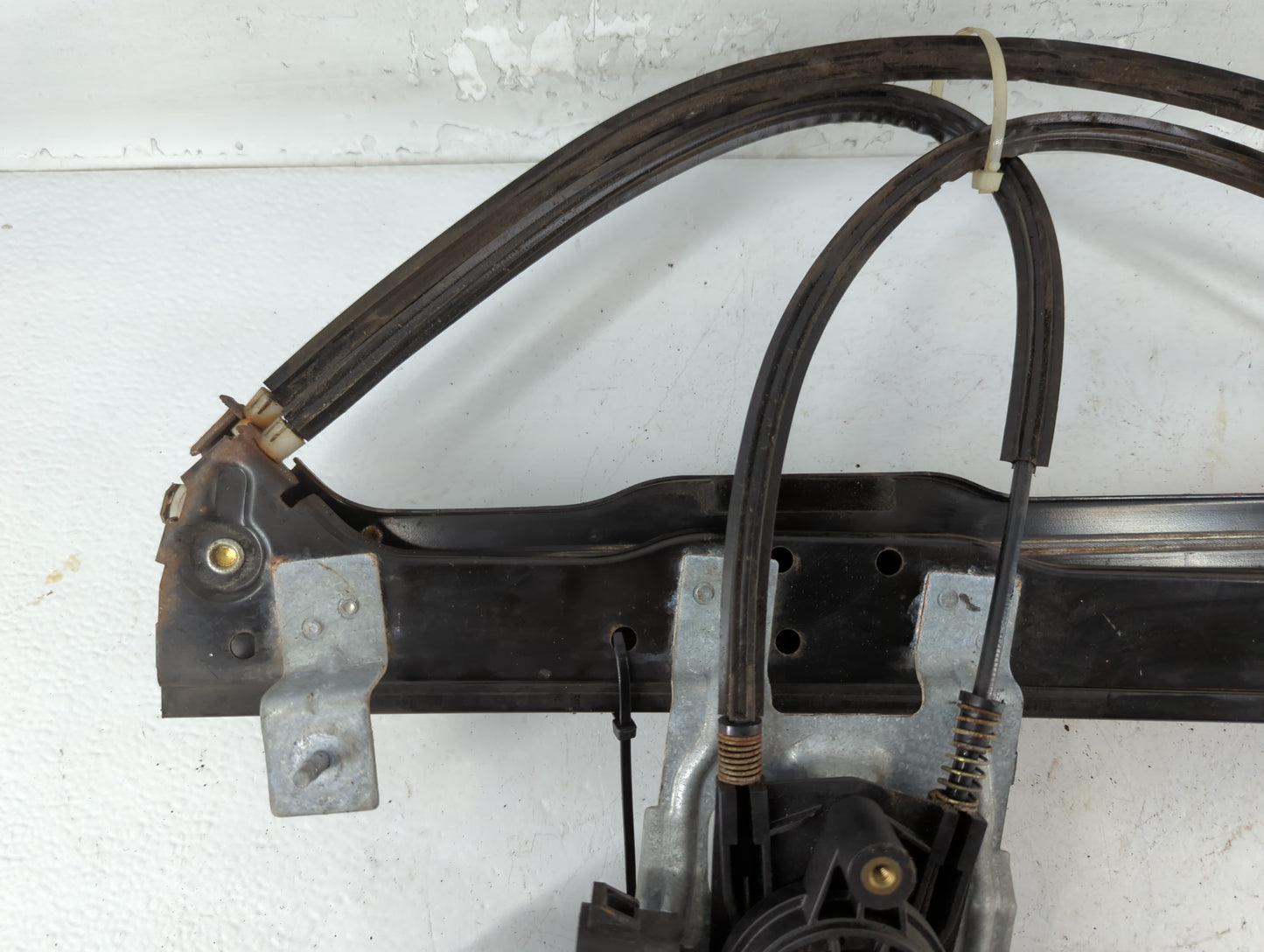 Chevrolet Avalanche Passenger Front Right Power Window Motor - Oemusedautoparts1.com