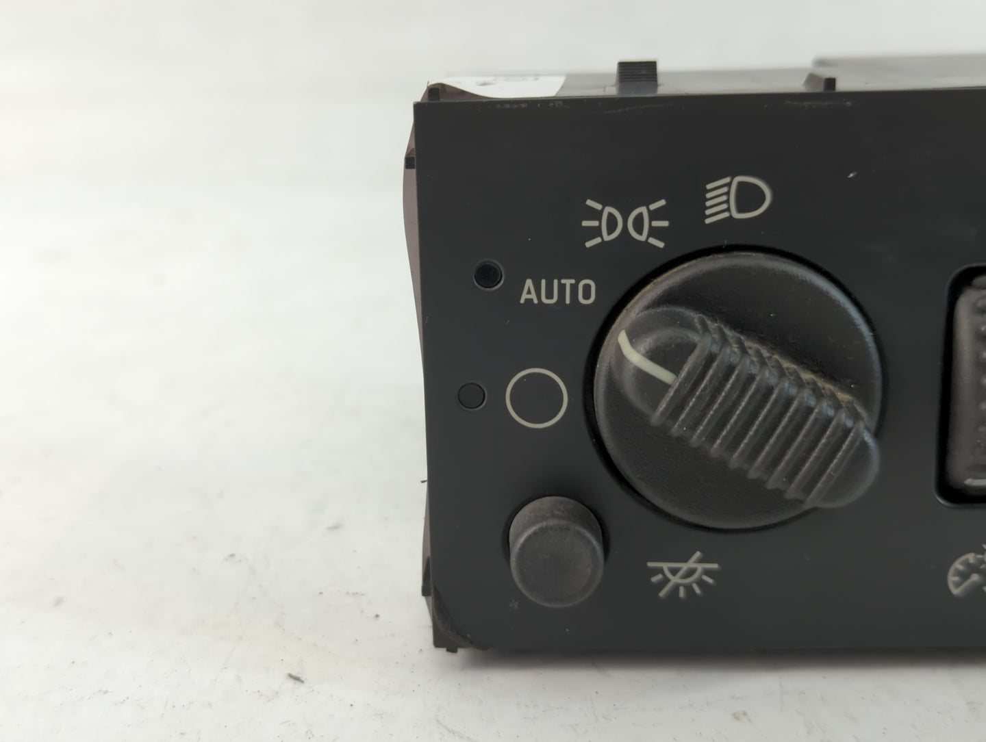 2003 Chevrolet Avalanche Headlight Head Light Switch Lamp Control - Oemusedautoparts1.com
