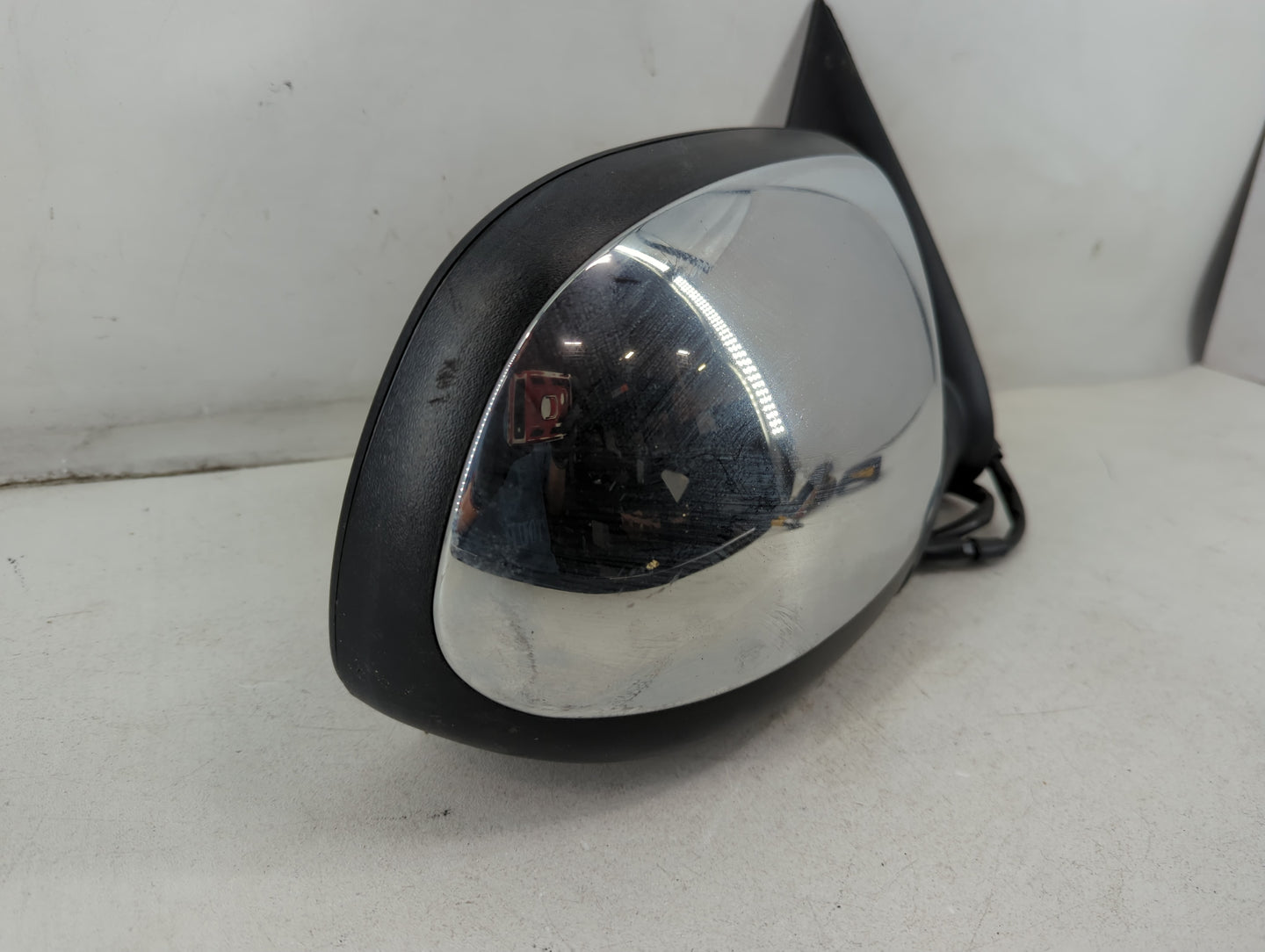 2003 Chevrolet Avalanche Driver Side View Mirror - Left Door Mirror OEM Used - Oemusedautoparts1.com