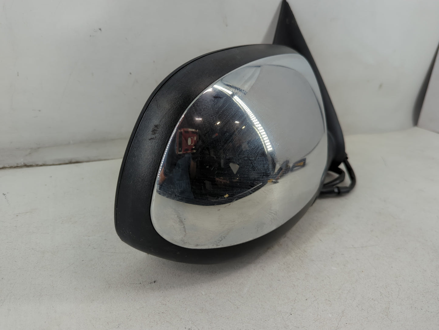 2003 Chevrolet Avalanche Driver Side View Mirror - Left Door Mirror OEM Used - Oemusedautoparts1.com