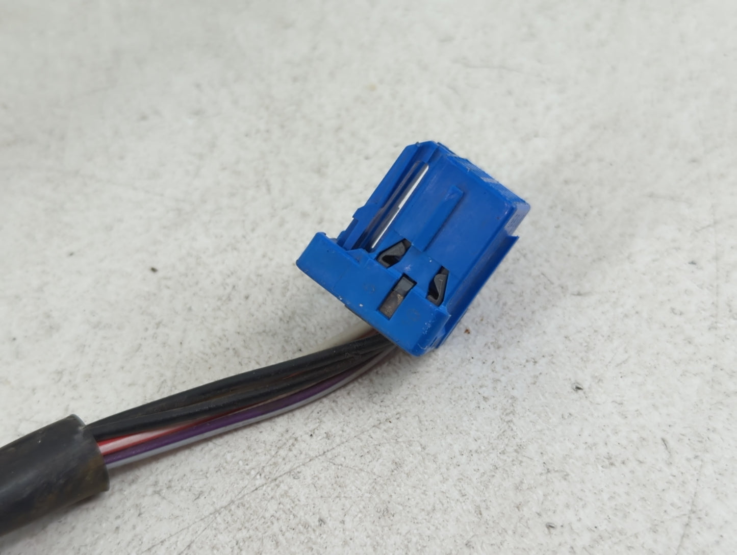 2003 Chevrolet Avalanche Driver Side View Mirror - Left Door Mirror OEM Used - Oemusedautoparts1.com