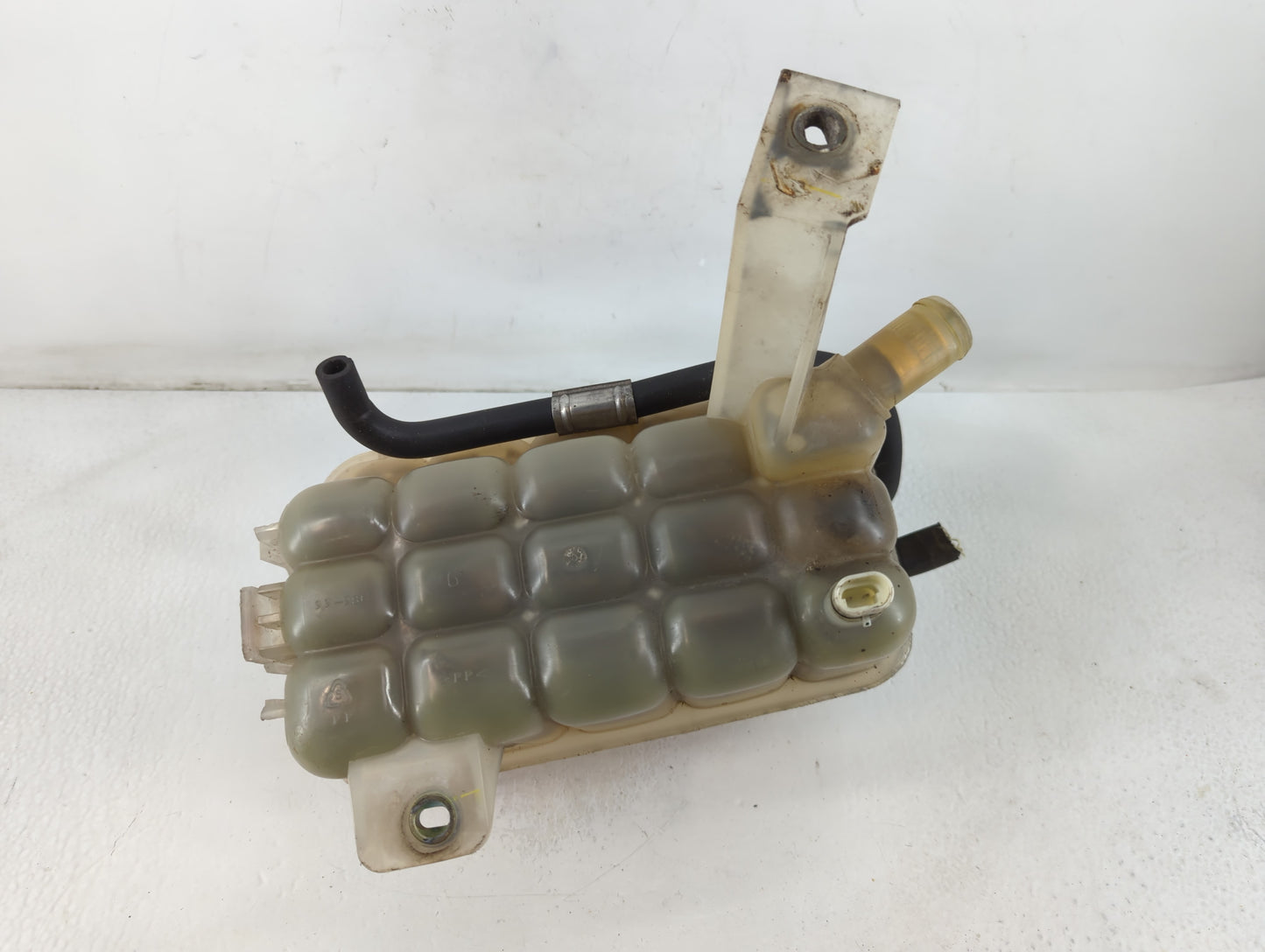 2002 Avalanche 1500 Radiator Coolant Overflow Expansion Tank Bottle - Oemusedautoparts1.com