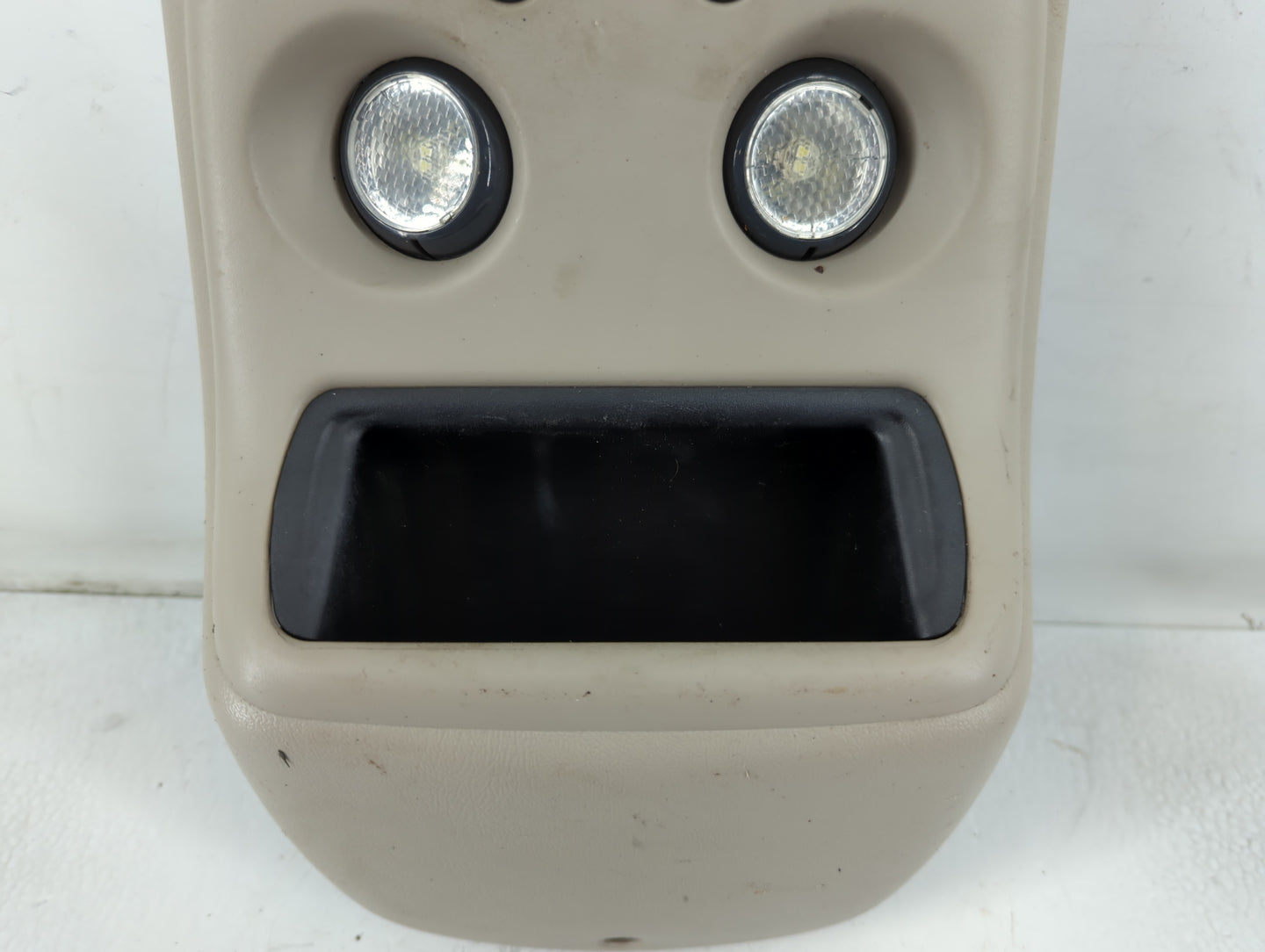 2003 Chevrolet Avalanche 1500 Overhead Roof Console - Oemusedautoparts1.com