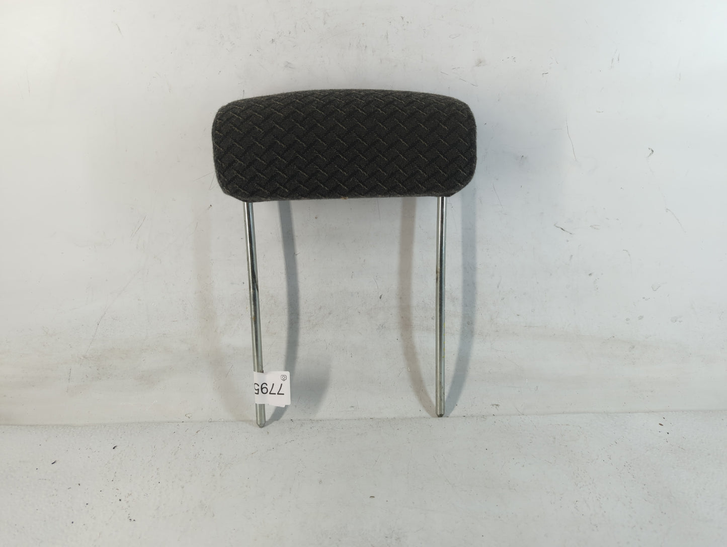2003-2006 Chevrolet Avalanche 1500 Headrest Head Rest Front Driver Passenger Seat Fits Fits 2003 2004 2005 2006 OEM Used Aut