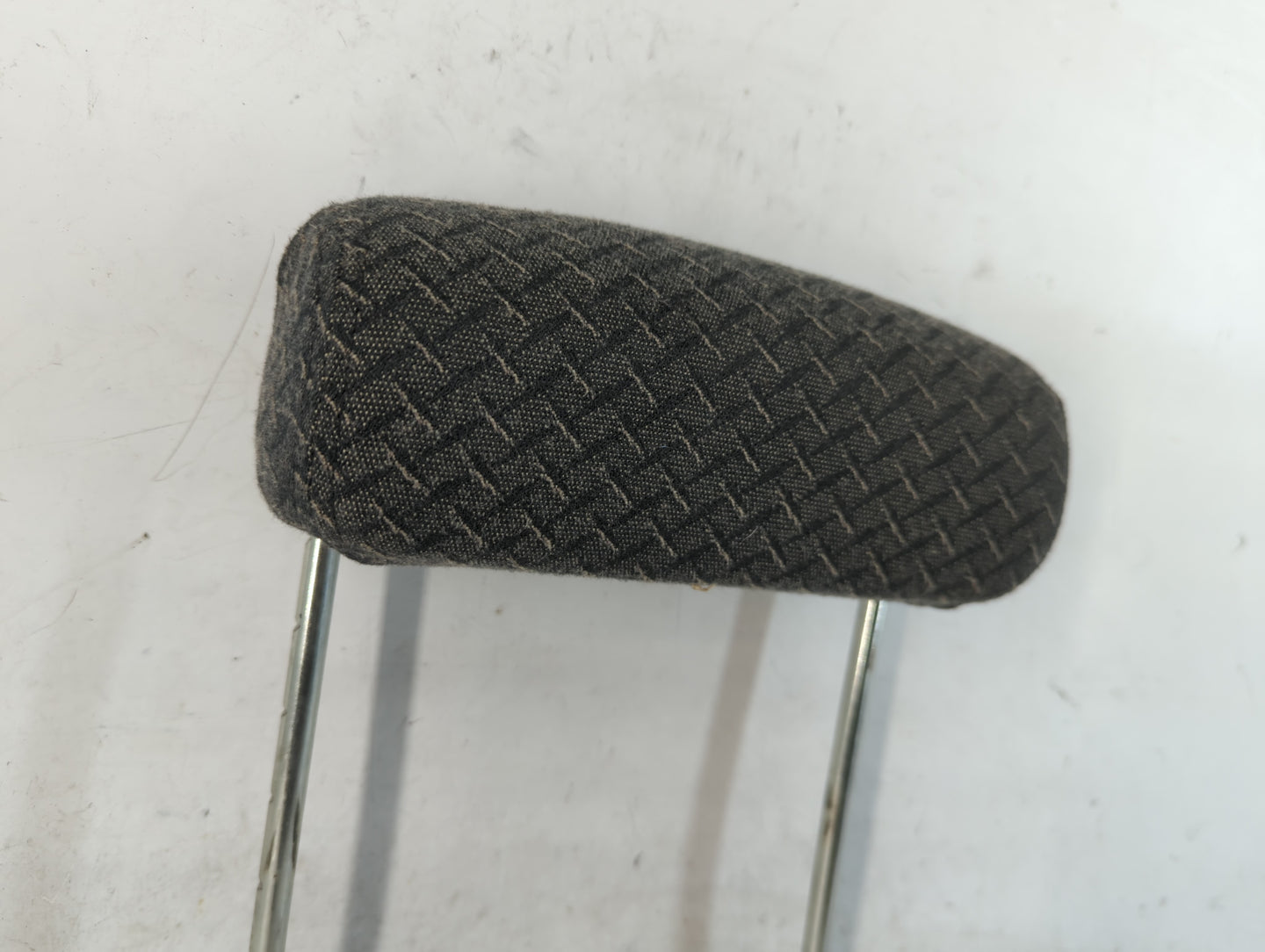 2003-2006 Chevrolet Avalanche 1500 Headrest Head Rest Front Driver Passenger Seat Fits Fits 2003 2004 2005 2006 OEM Used Aut