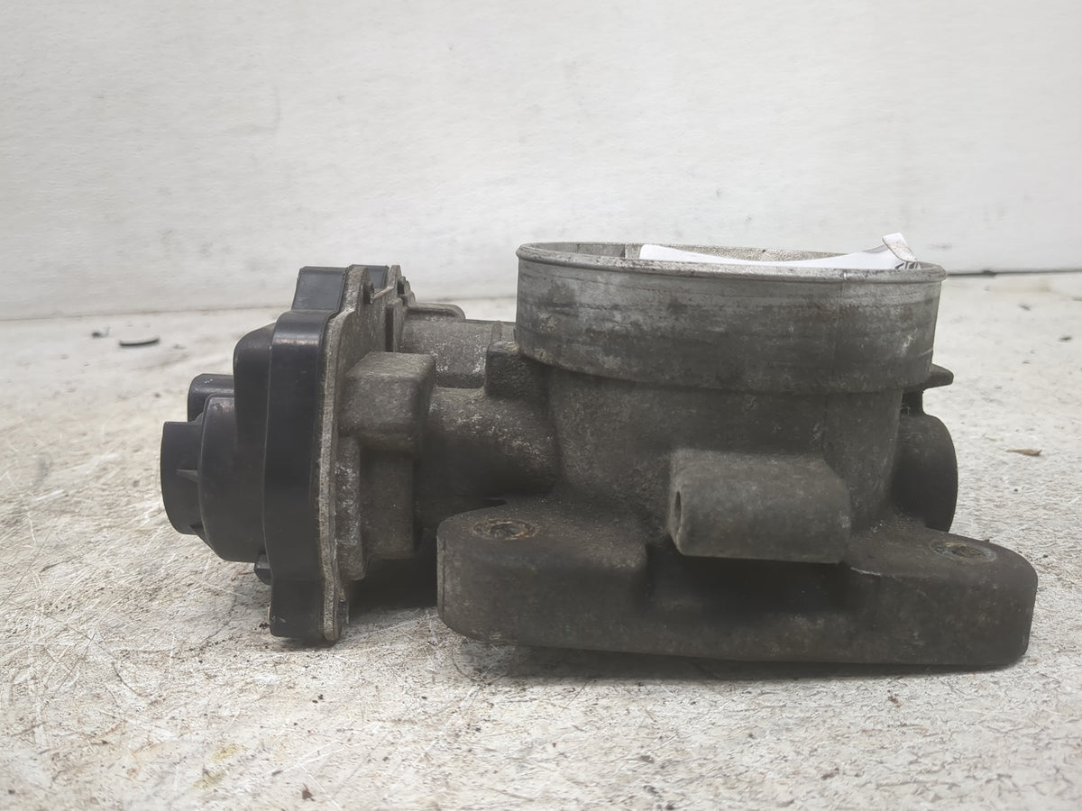 2003-2006 Chevrolet Avalanche 2500 Throttle Body Fits Fits 2002 2003 2004 2005 2006 2007 OEM Used Auto Parts - Oemusedautopa