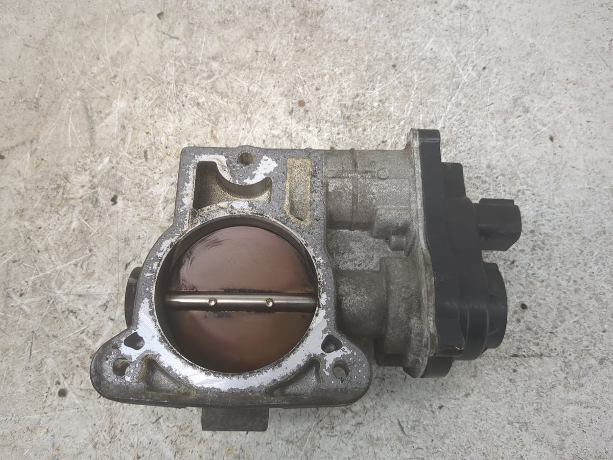 2003-2006 Chevrolet Avalanche 2500 Throttle Body Fits Fits 2002 2003 2004 2005 2006 2007 OEM Used Auto Parts - Oemusedautopa