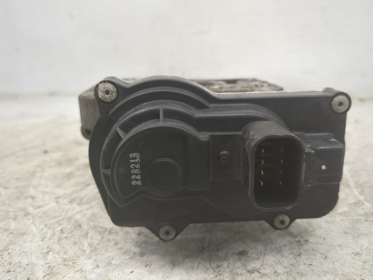 2003-2006 Chevrolet Avalanche 2500 Throttle Body Fits Fits 2002 2003 2004 2005 2006 2007 OEM Used Auto Parts - Oemusedautopa