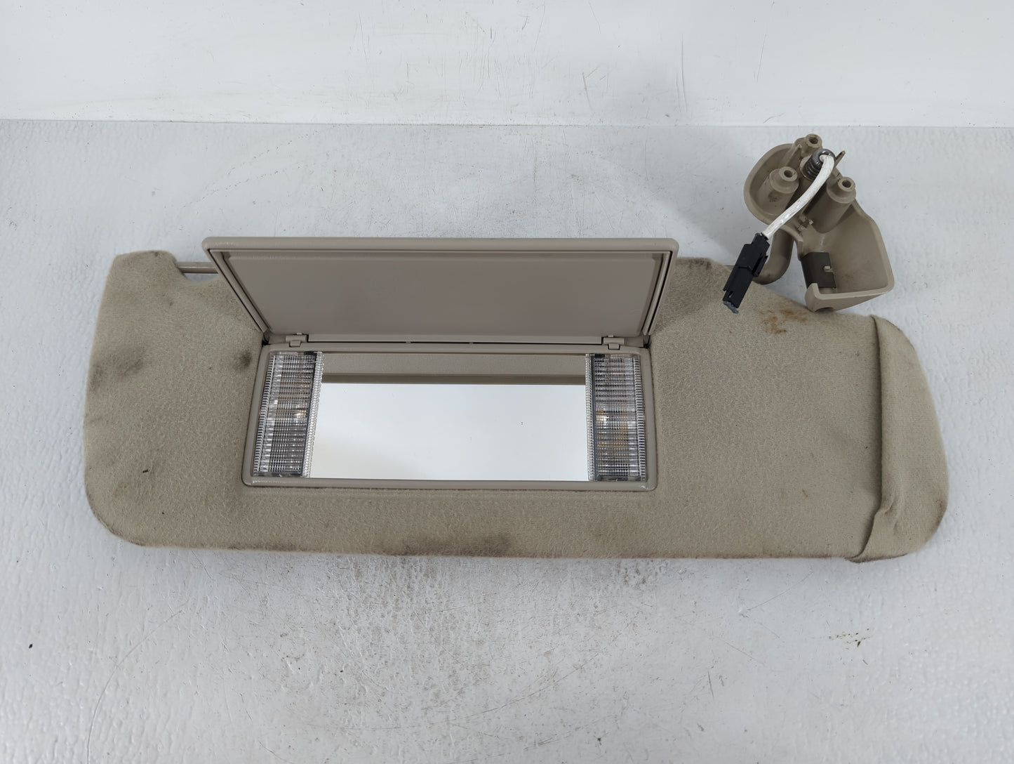 2003 Chevrolet Avalanche 2500 Sun Visor Shade Replacement Passenger Right Mirror Fits OEM Used Auto Parts - Oemusedautoparts
