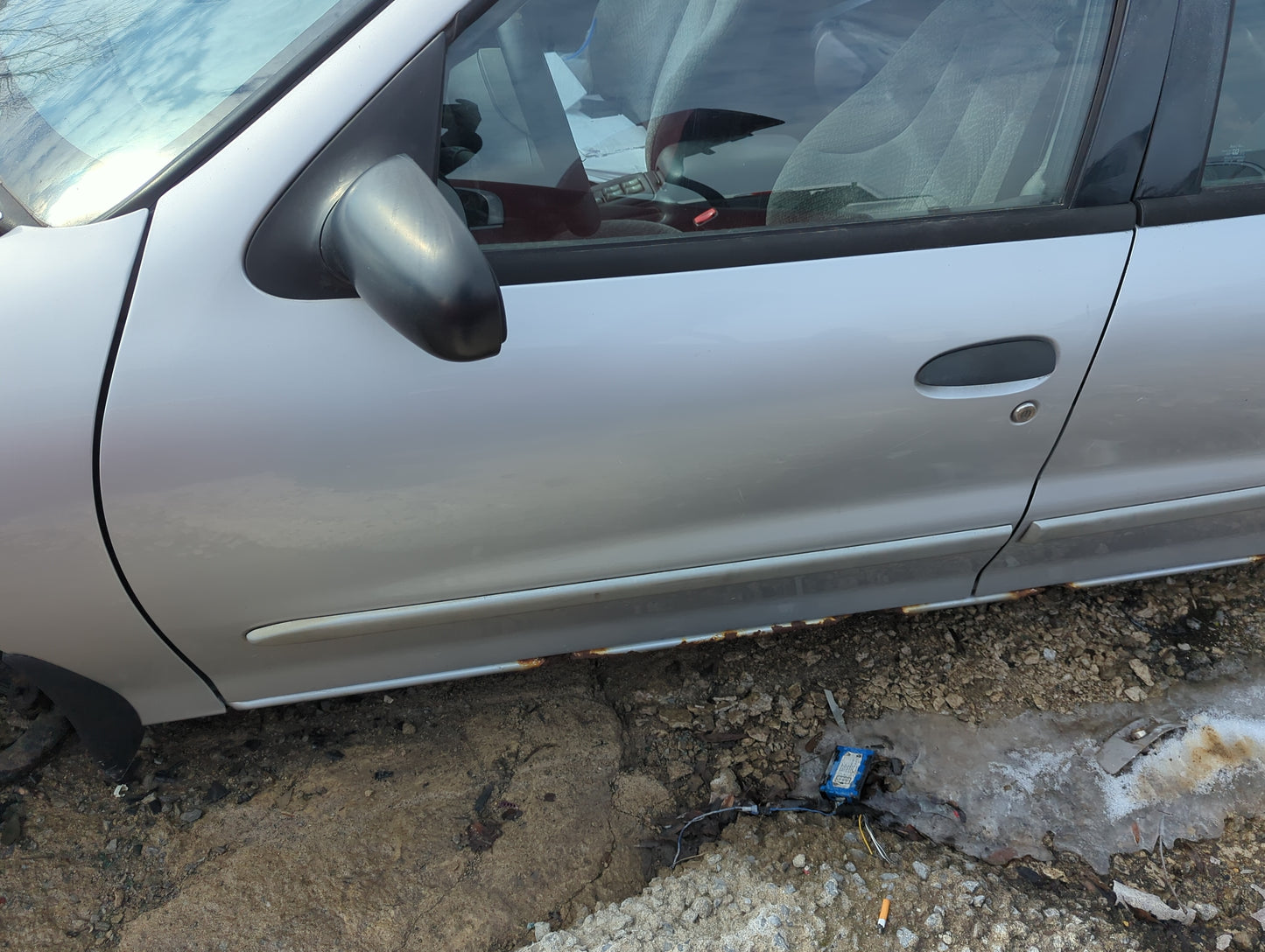 1995-2005 Chevrolet Cavalier Driver Front Door Oem - Oemusedautoparts1.com