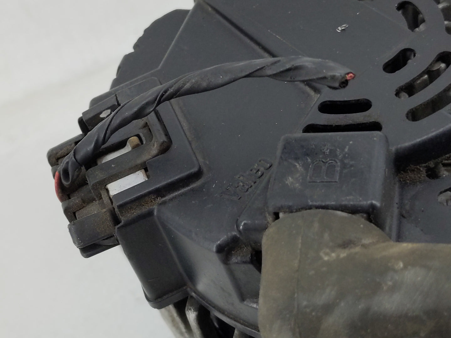 2002-2005 Chevrolet Cavalier Alternator Replacement Generator Charging Assembly Engine OEM Fits Fits 2002 2003 2004 2005 200