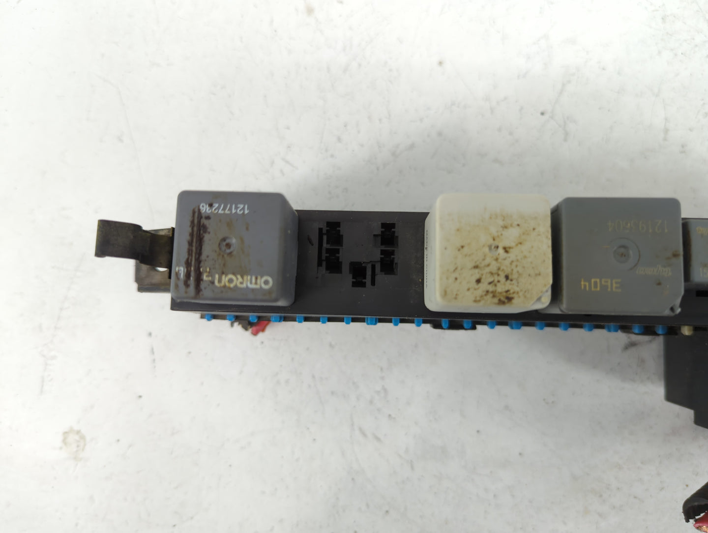 2000-2005 Chevrolet Cavalier Fusebox Fuse Box Panel Relay Module Fits Fits 2000 2001 2002 2003 2004 2005 OEM Used Auto Parts