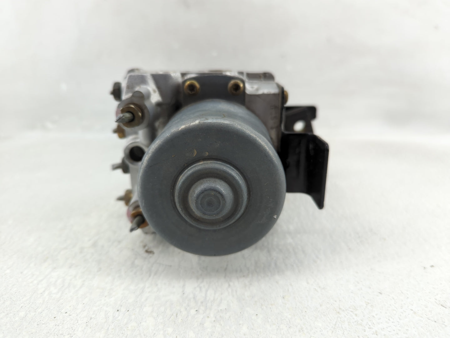 2003-2005 Chevrolet Cavalier ABS Pump Control Module Replacement P/N:22697015 12222869 Fits Fits 2003 2004 2005 OEM Used Aut