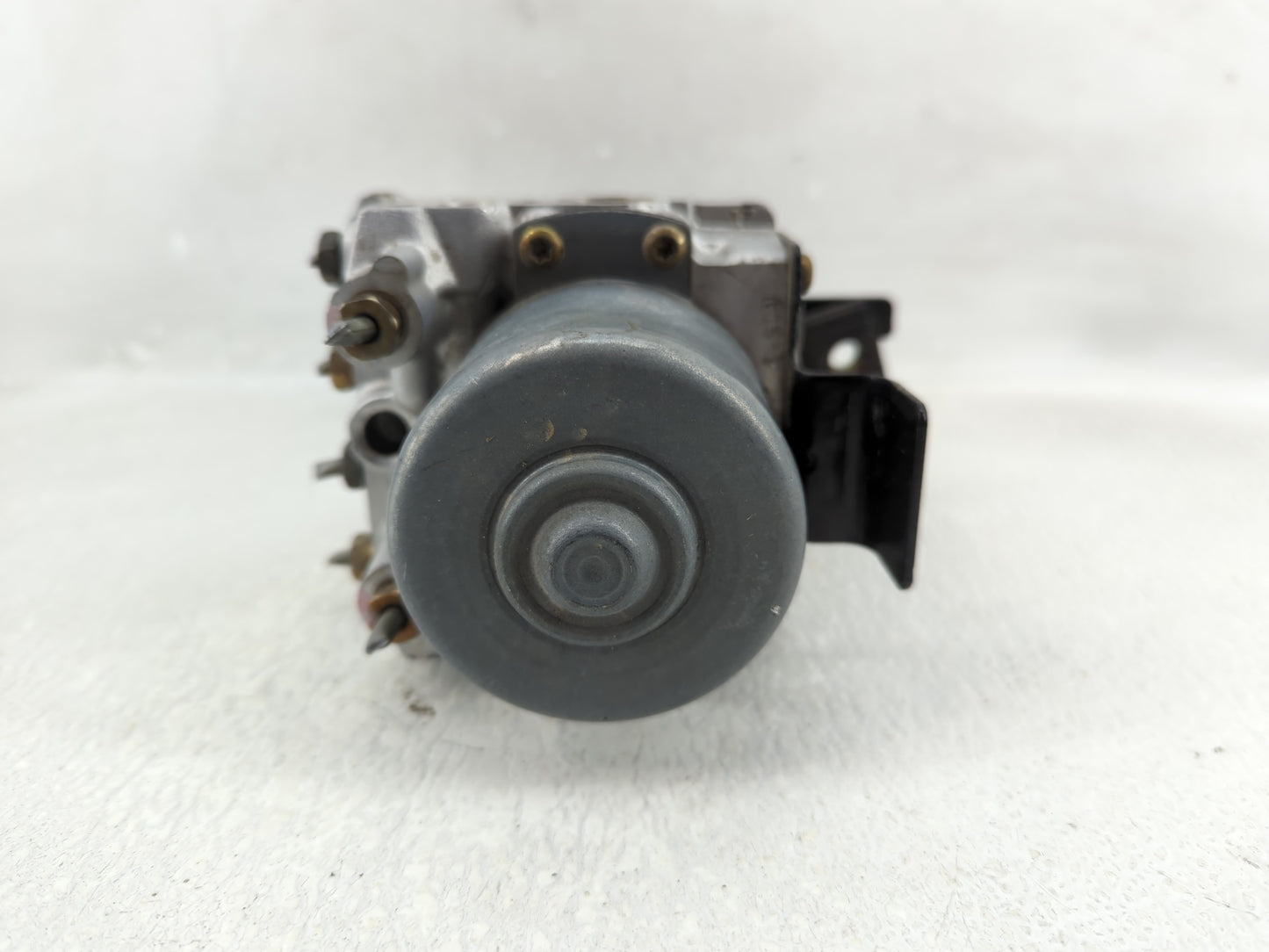 2003-2005 Chevrolet Cavalier ABS Pump Control Module Replacement P/N:22697015 12222869 Fits Fits 2003 2004 2005 OEM Used Aut