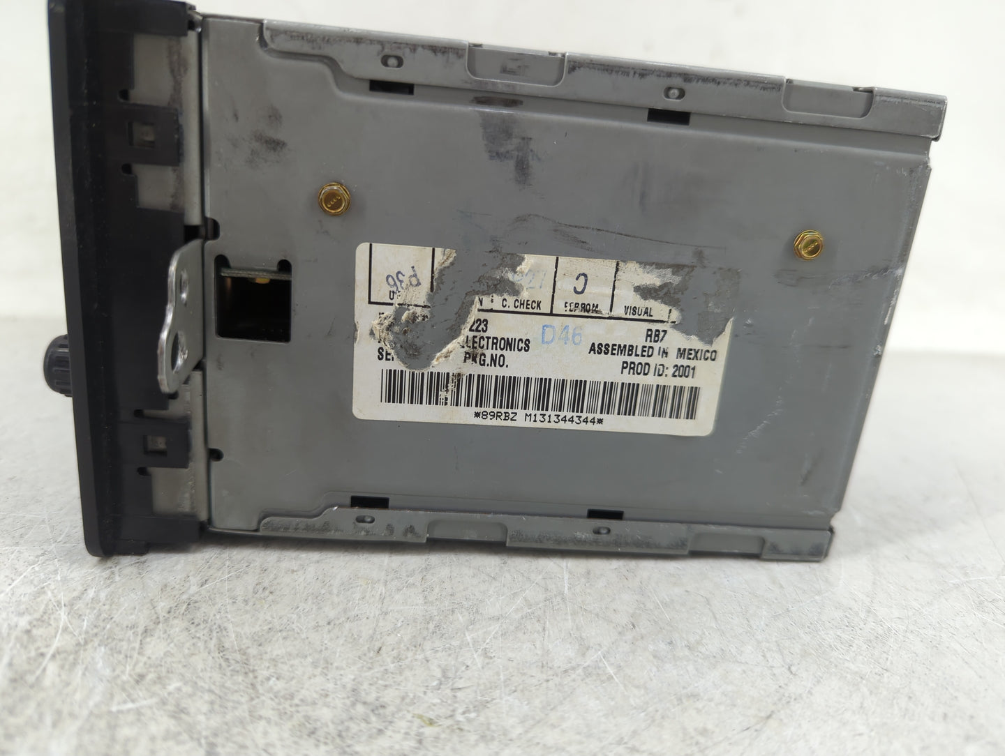 2003-2005 Chevrolet Cavalier Radio AM FM Cd Player Receiver Replacement Fits Fits 2002 2003 2004 2005 OEM Used Auto Parts - 