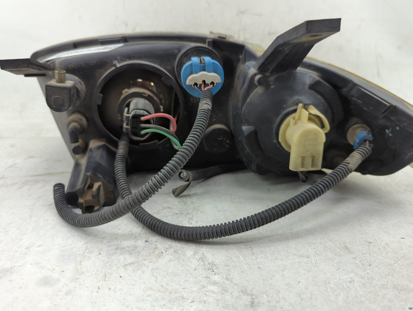 2003 Chevrolet Cavalier Passenger Right Oem Head Light Headlight Lamp - Oemusedautoparts1.com