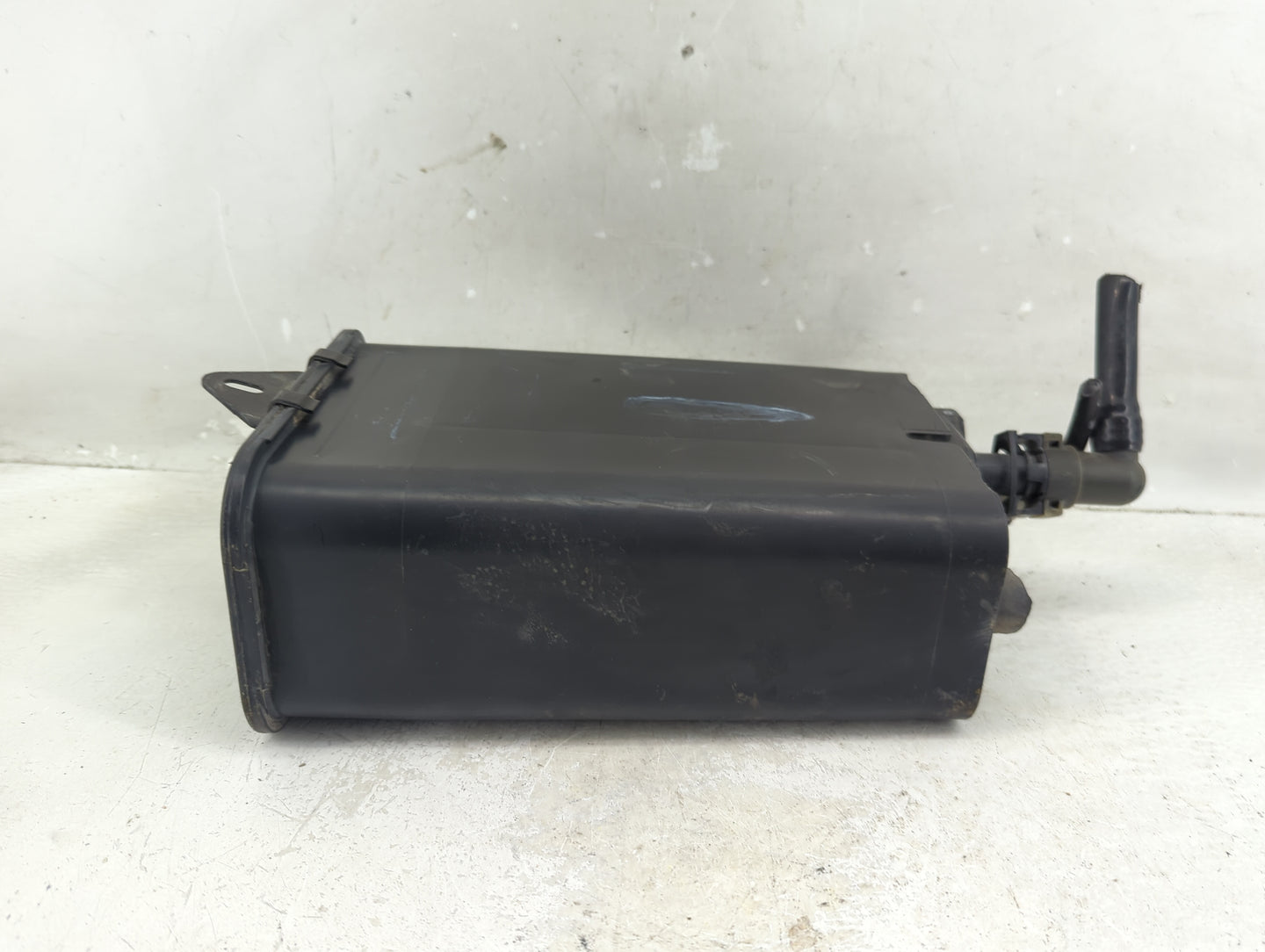 2003 Chevrolet Corvette Fuel Vapor Charcoal Canister - Oemusedautoparts1.com
