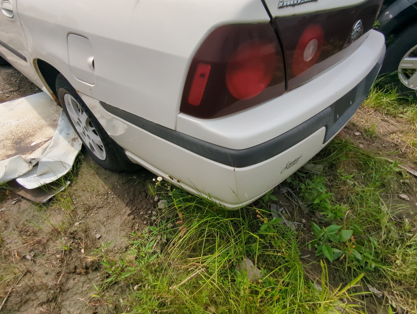2001-2005 Chevrolet Impala Rear Bumper Assembly Oem - Oemusedautoparts1.com
