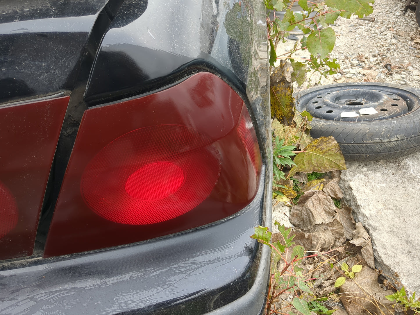 2002-2004 Chevrolet Impala Tail Light Assembly Passenger Right OEM Fits Fits 2002 2003 2004 OEM Used Auto Parts - Oemusedaut