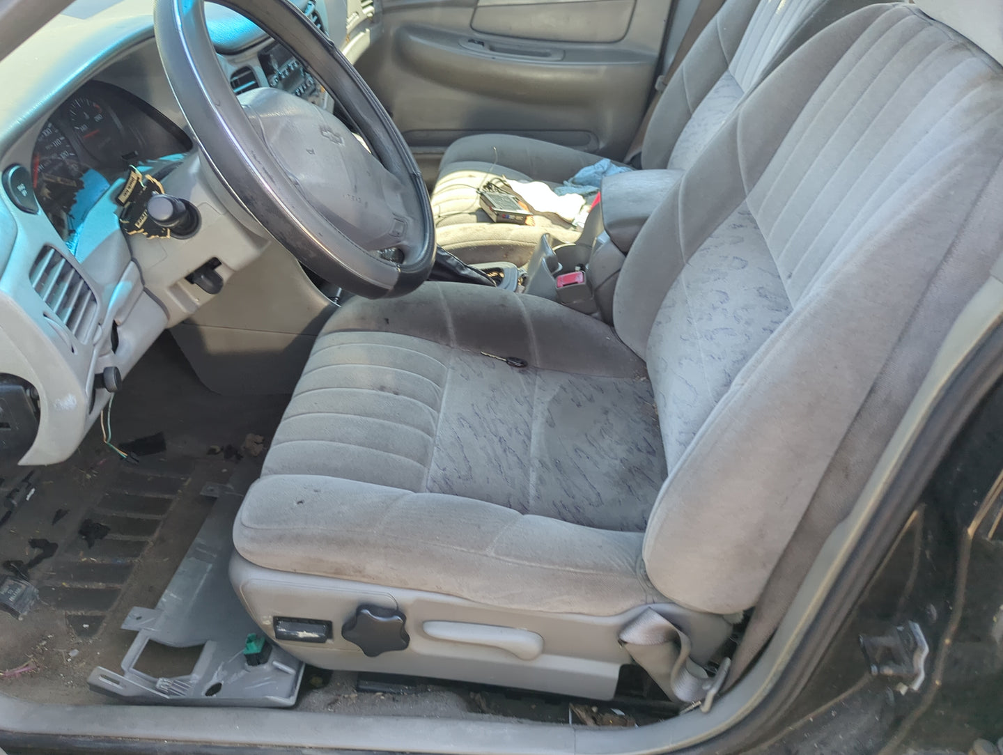 2000-2005 Chevrolet Impala Driver Front Seat Oem - Oemusedautoparts1.com