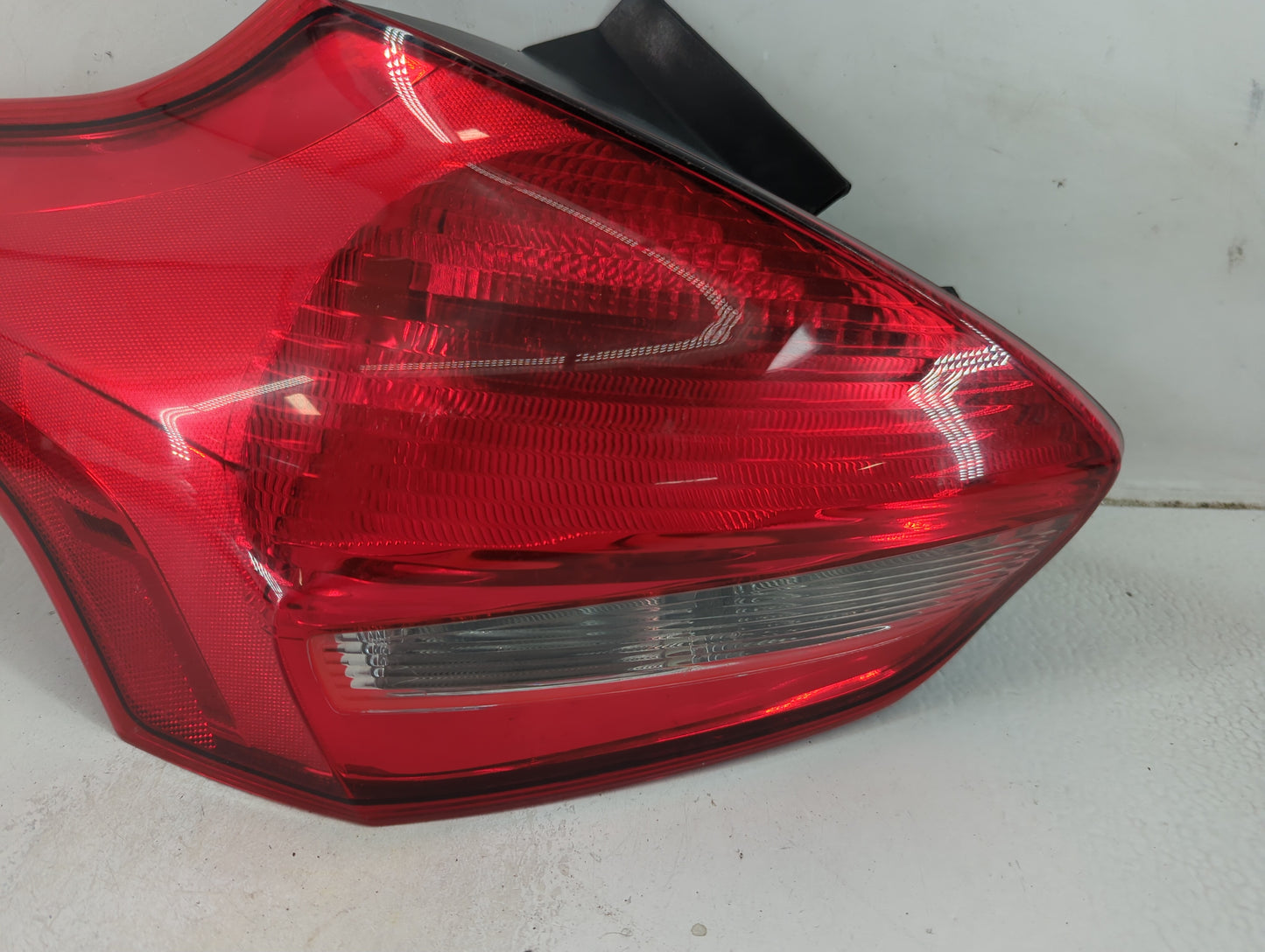 2002-2004 Chevrolet Impala Tail Light Assembly Passenger Right OEM Fits Fits 2002 2003 2004 OEM Used Auto Parts - Oemusedaut