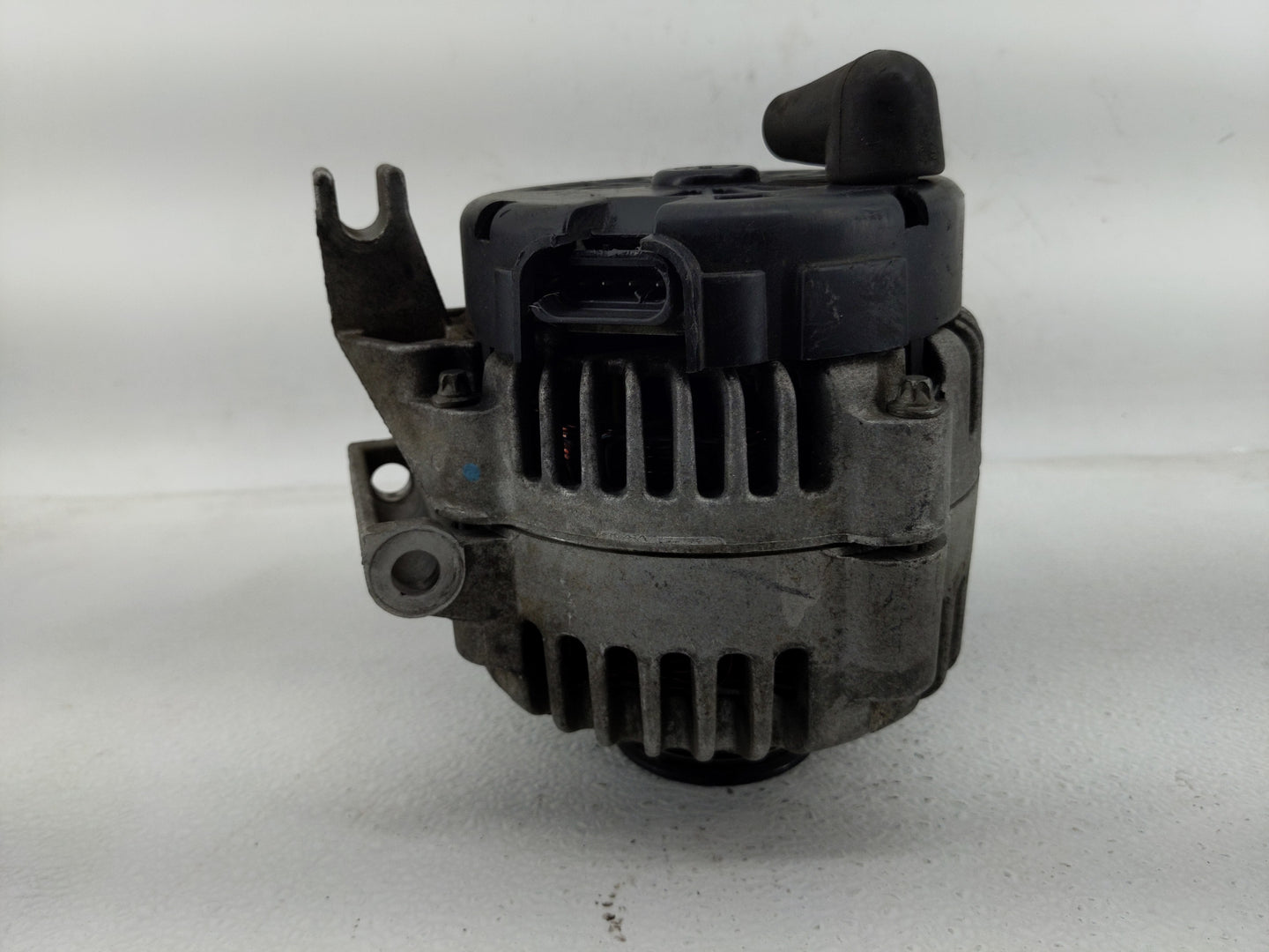 2003-2004 Chevrolet Impala Alternator Replacement Generator Charging Assembly Engine OEM Fits Fits 2003 2004 OEM Used Auto P