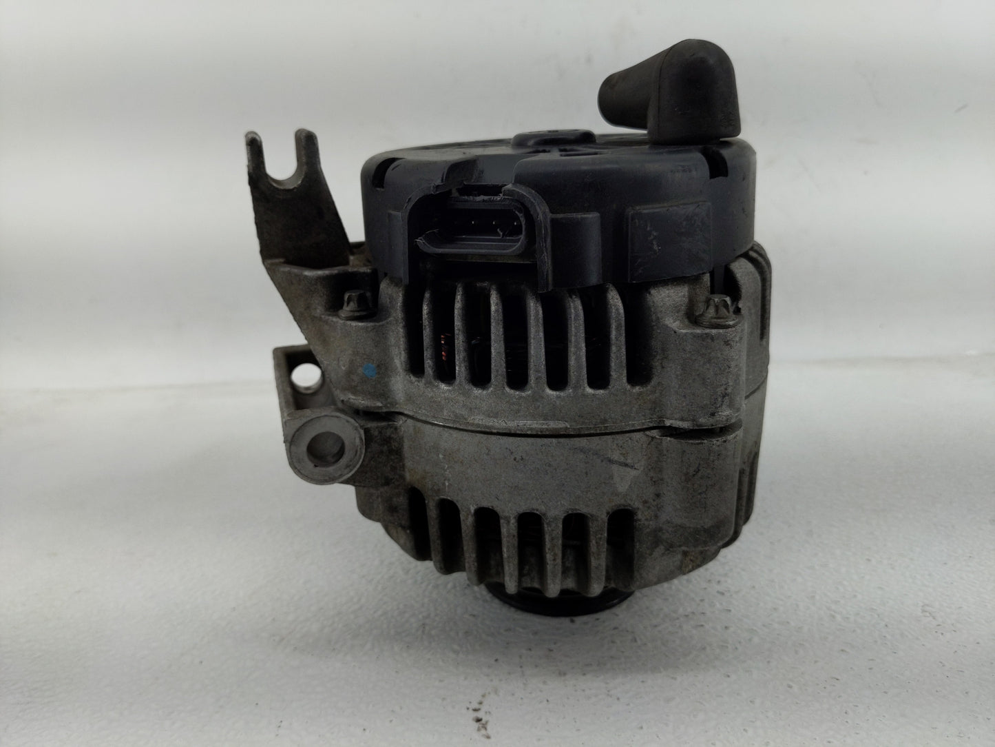 2003-2004 Chevrolet Impala Alternator Replacement Generator Charging Assembly Engine OEM Fits Fits 2003 2004 OEM Used Auto P
