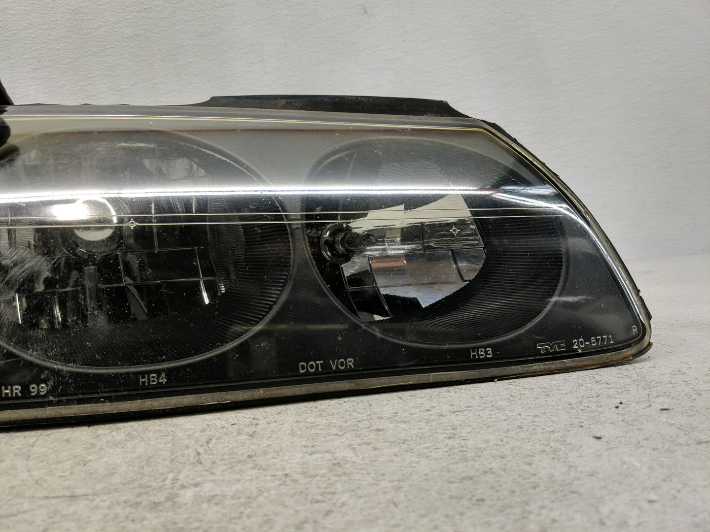 2000-2004 Chevrolet Impala Passenger Right Oem Head Light Headlight Lamp - Oemusedautoparts1.com