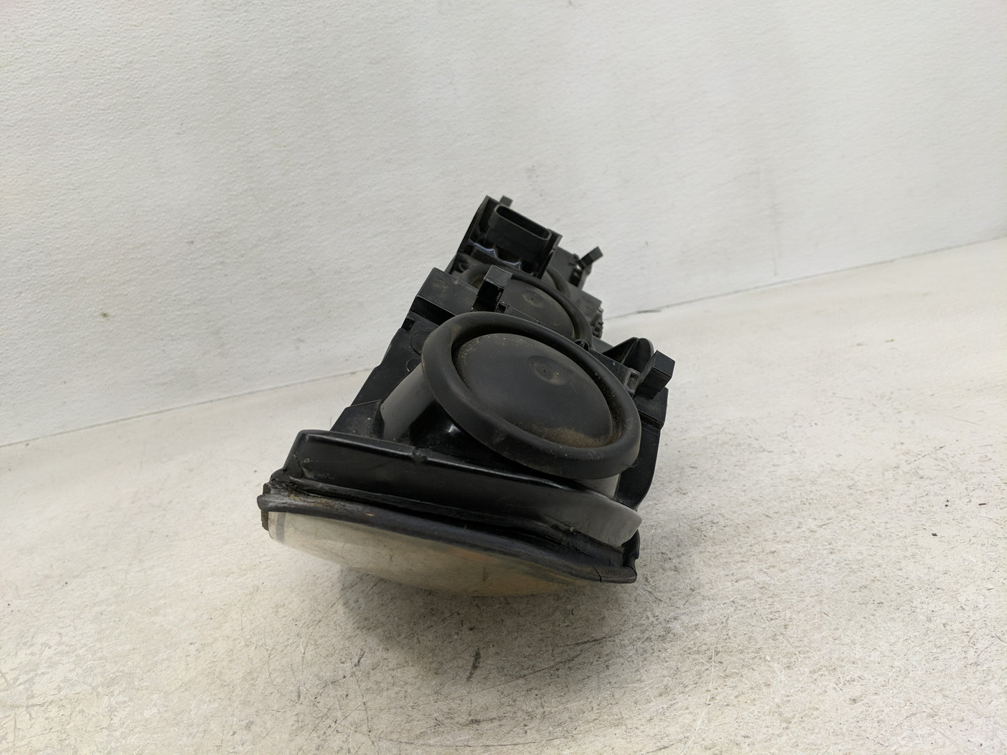 2000-2004 Chevrolet Impala Passenger Right Oem Head Light Headlight Lamp - Oemusedautoparts1.com