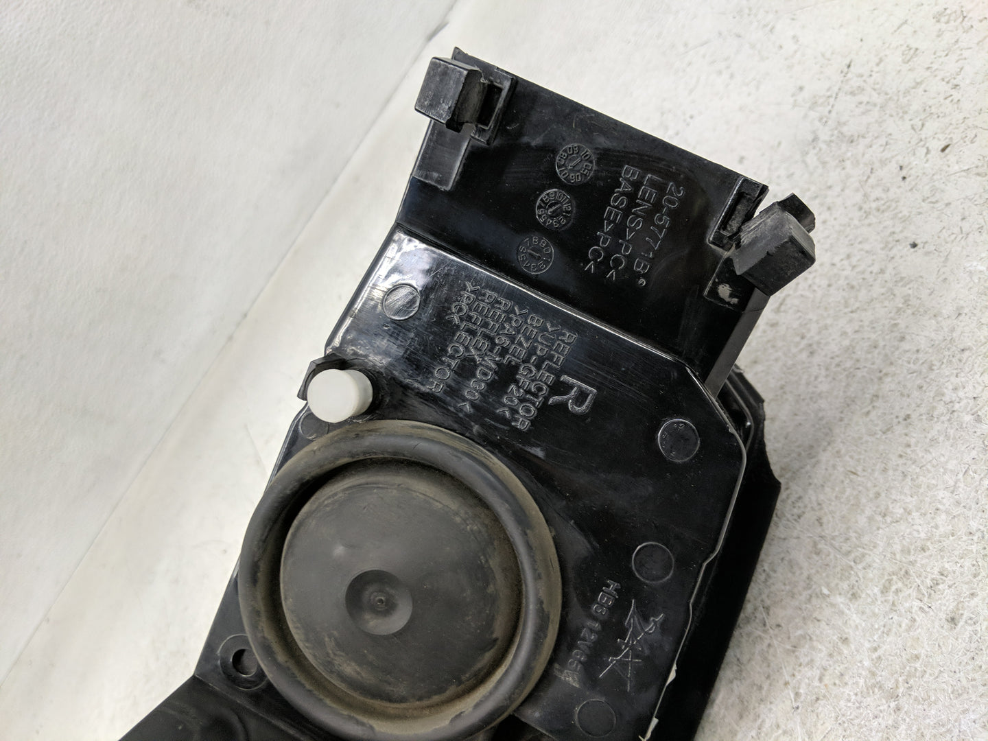 2000-2004 Chevrolet Impala Passenger Right Oem Head Light Headlight Lamp - Oemusedautoparts1.com