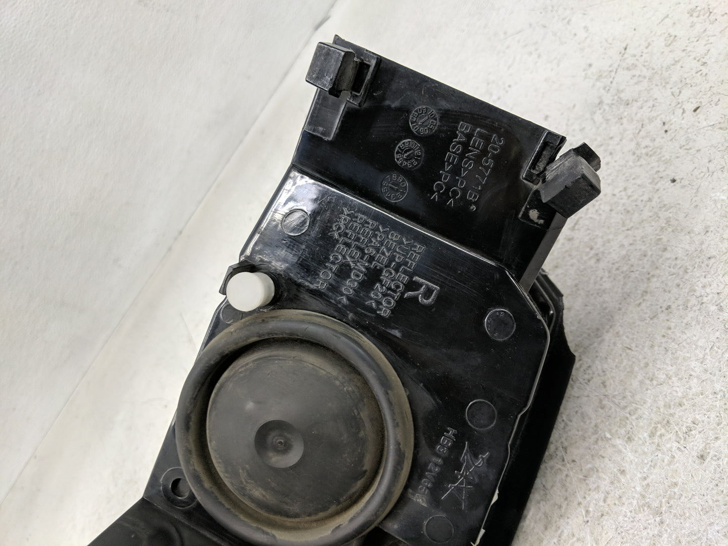 2000-2004 Chevrolet Impala Passenger Right Oem Head Light Headlight Lamp - Oemusedautoparts1.com